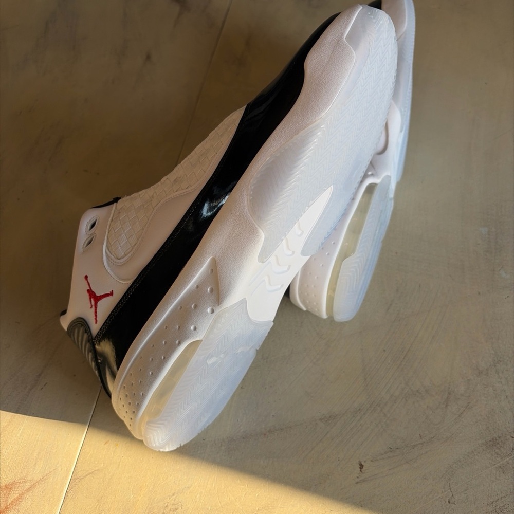 Mens Jordan Max Aura 2 Basketball White Gym/Red Black Size 11.5 - CK6636 102 New - Picture 8 of 11